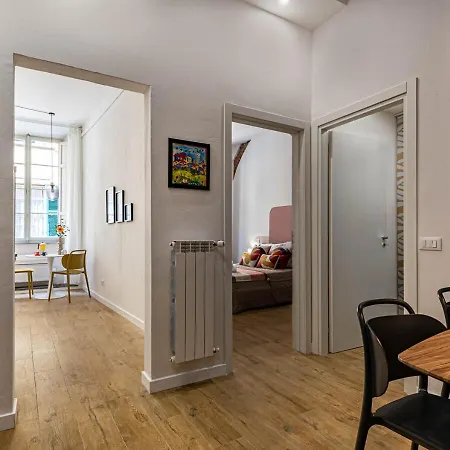 The Urban Blue, Superior Near Lungarni Pisa